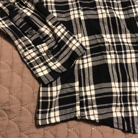 💟BNWT Flannel, black and white. Longer length. - Picture 2 of 8